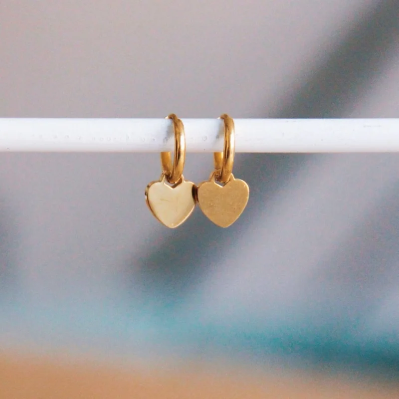 Hoops aus Edelstahl mit Mini-Herz gold