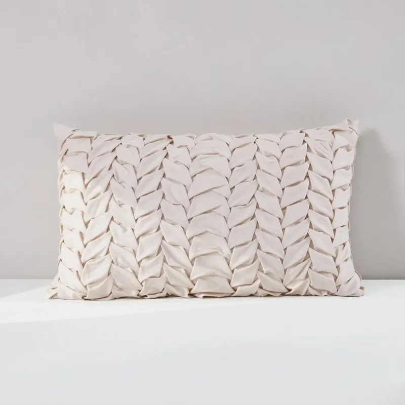 Cream | 14" H x 24" W