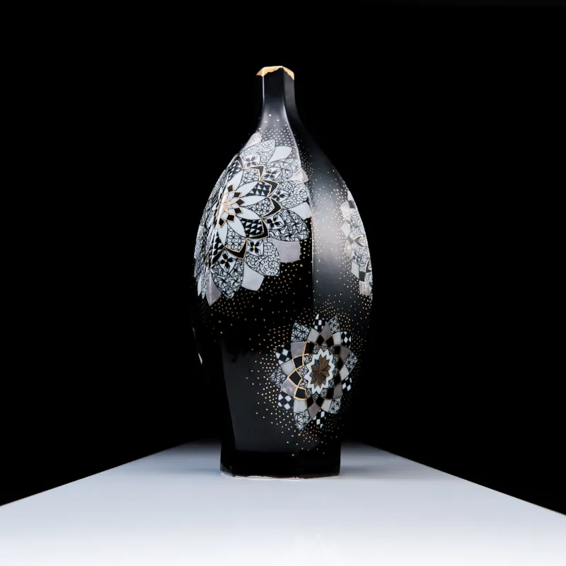 Black Kaleidoscope Bloom Japanese Single Flower Vase