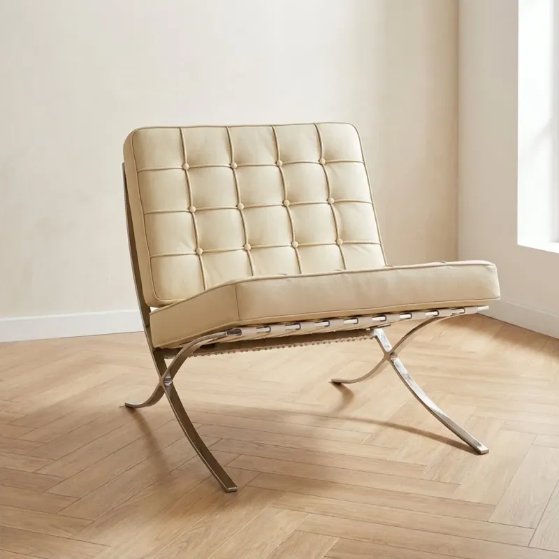 Expo-Sessel aus cremefarbenem Premium-Leder, stimmungsvolles Foto Modern Innenraum