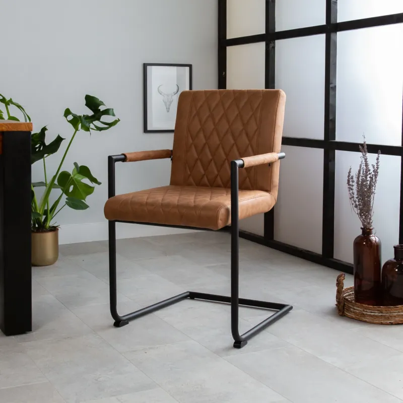 Esszimmerstuhl Dekan Dimehouse Cognac LxBxH 70x58x57 Stoff Stimmungsvolles Foto schräge Vorderansicht