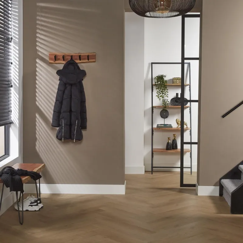 Garderobe Levi DH Interior Akazie LxBxH 64x18x10 Akazienholz Stimmungsvolles Foto diagonale Vorderansicht