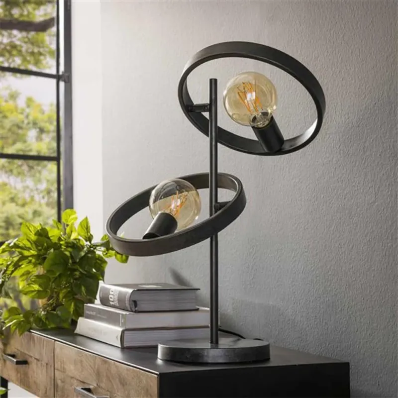 Tischlampe Otan DH Interior Anthrazit LxBxH 55x44x28 Metall Stimmungsvolles Foto diagonale Vorderansicht
